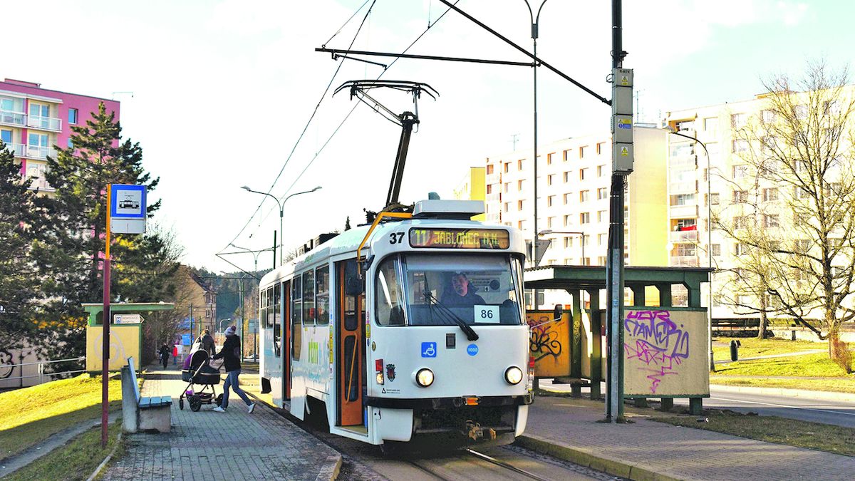 Hranice mezi okresy stojí v cestě i tramvaji